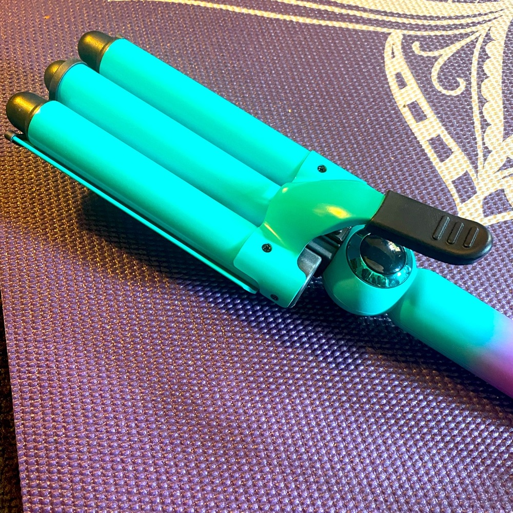 Only used once BEDHEAD TIGI hair waver - one inch barrel!